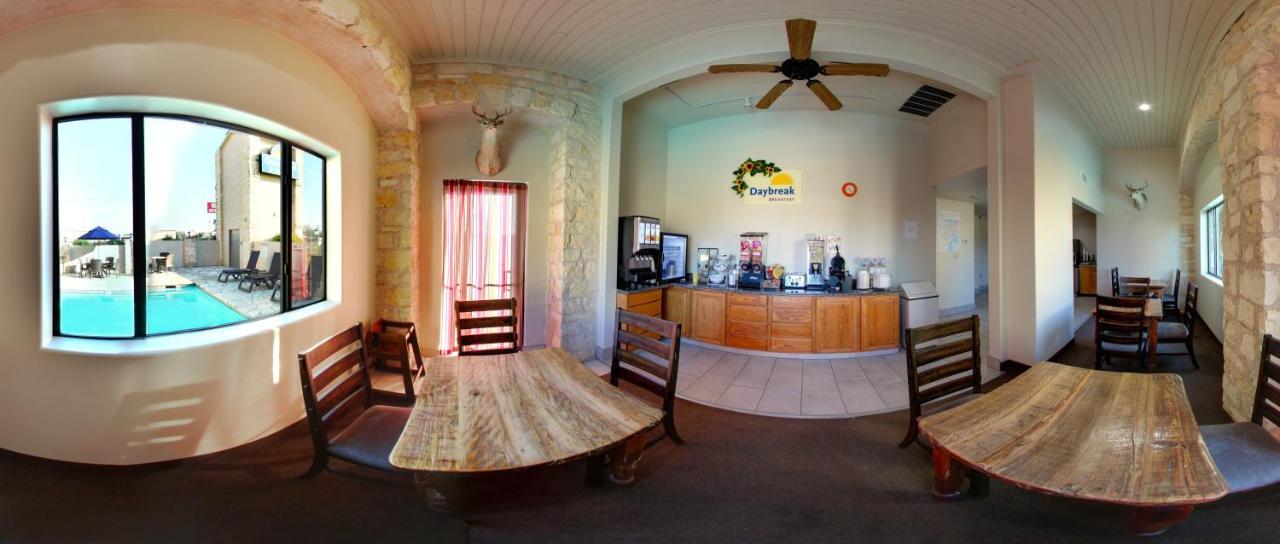 Days Inn & Suites By Wyndham Llano Exterior foto