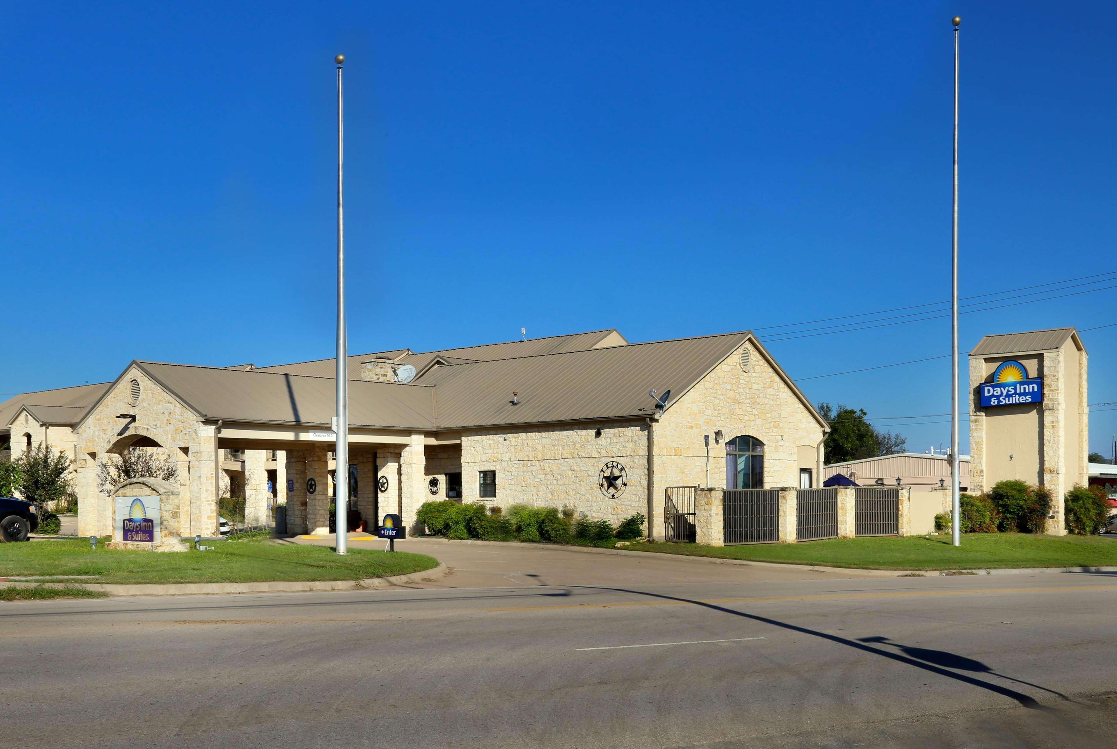 Days Inn & Suites By Wyndham Llano Exterior foto